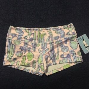 NWT Cactus fleo shorts, size large.